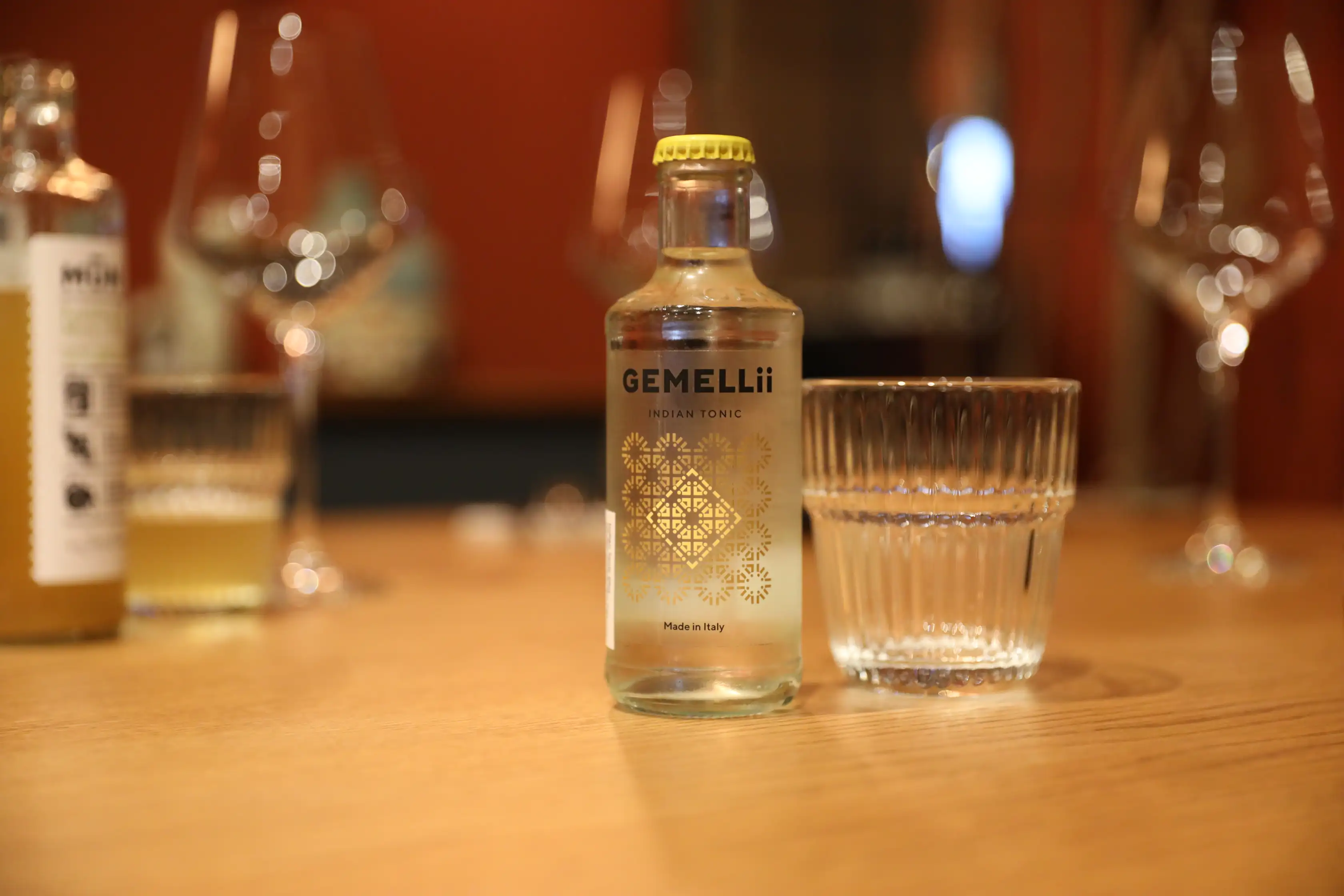 Água tónica com gin e especiarias